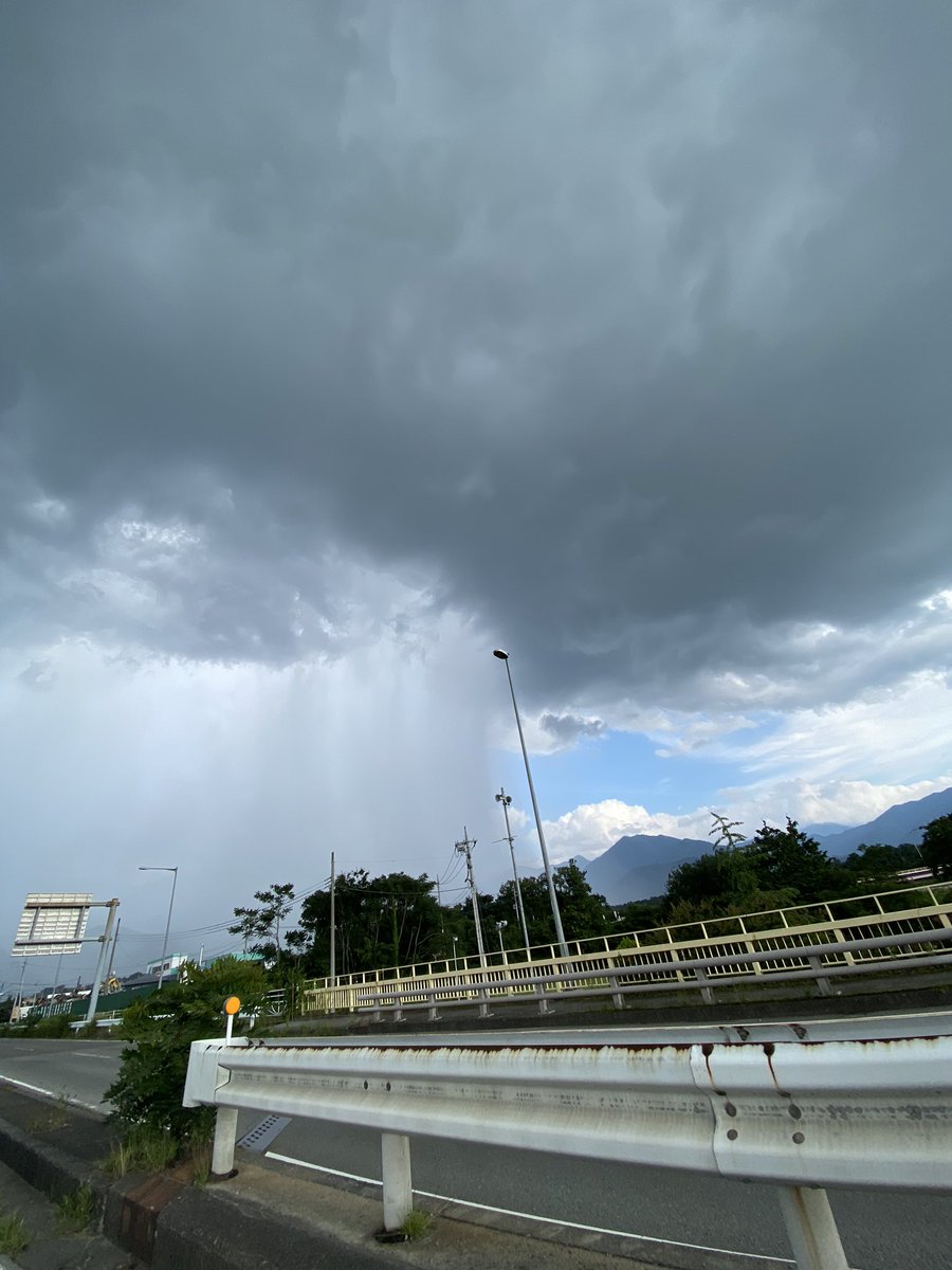 雨の境目 経験した事ある人いますか 意外とあるみたい Togetter 雨の境目 経験した事ある人いますか 意外とあるみたい Togetter