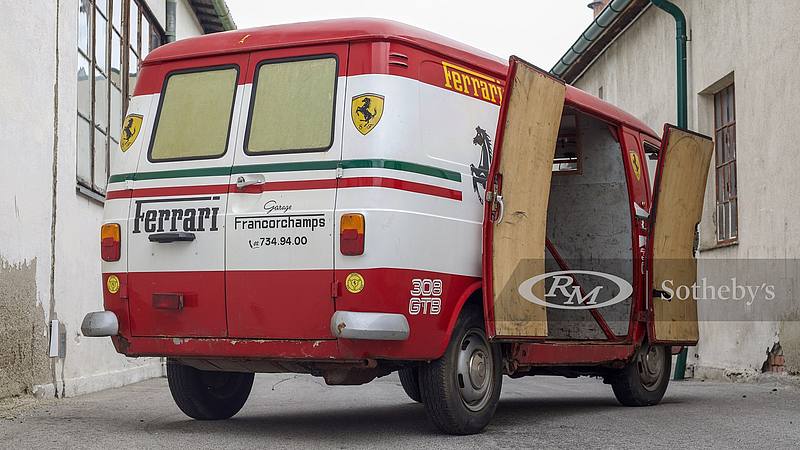 lautomobile_ACI's tweet photo. #Fiat238, un pezzo unico griffato #Ferrari.
Venduto da @rmsothebys, uno storico furgone commissionato nel 1973 dall’officina belga #GarageFrancorchamps dell’ex pilota #Swaters con decalcomanie del Cavallino dipinte a mano
https://t.co/GU22ECVmsc https://t.co/5vABkT2Mhi