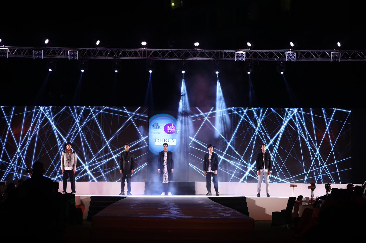 IM_Ent_events's tweet photo. #walkdownmemorylane • India Brand Show 2017 - The Woolmark Company •

Inspired by urban youth, designer Dhruv Vaish in association with The Woolmark Companr showcased detailed outfits incorporating merino wool in bold, unexpected cuts and prints. https://t.co/KSAj4XTLMK