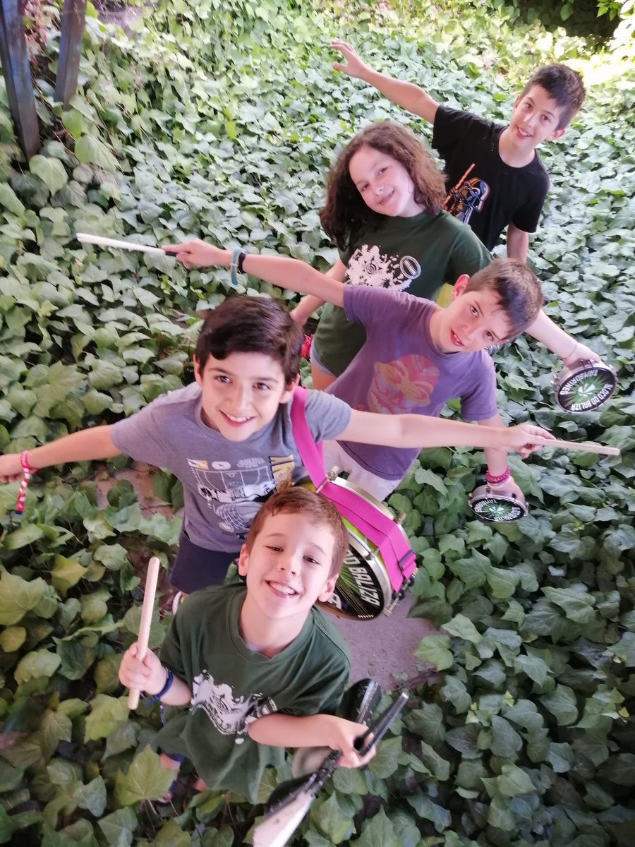Estas son algunas de las jóvenes promesas de la Bateria de Bloco do Baliza. CRACKS!!!