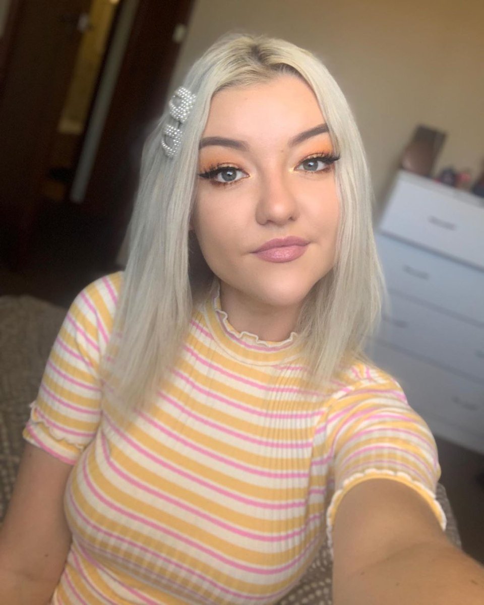 modelamy1's tweet image. Posing