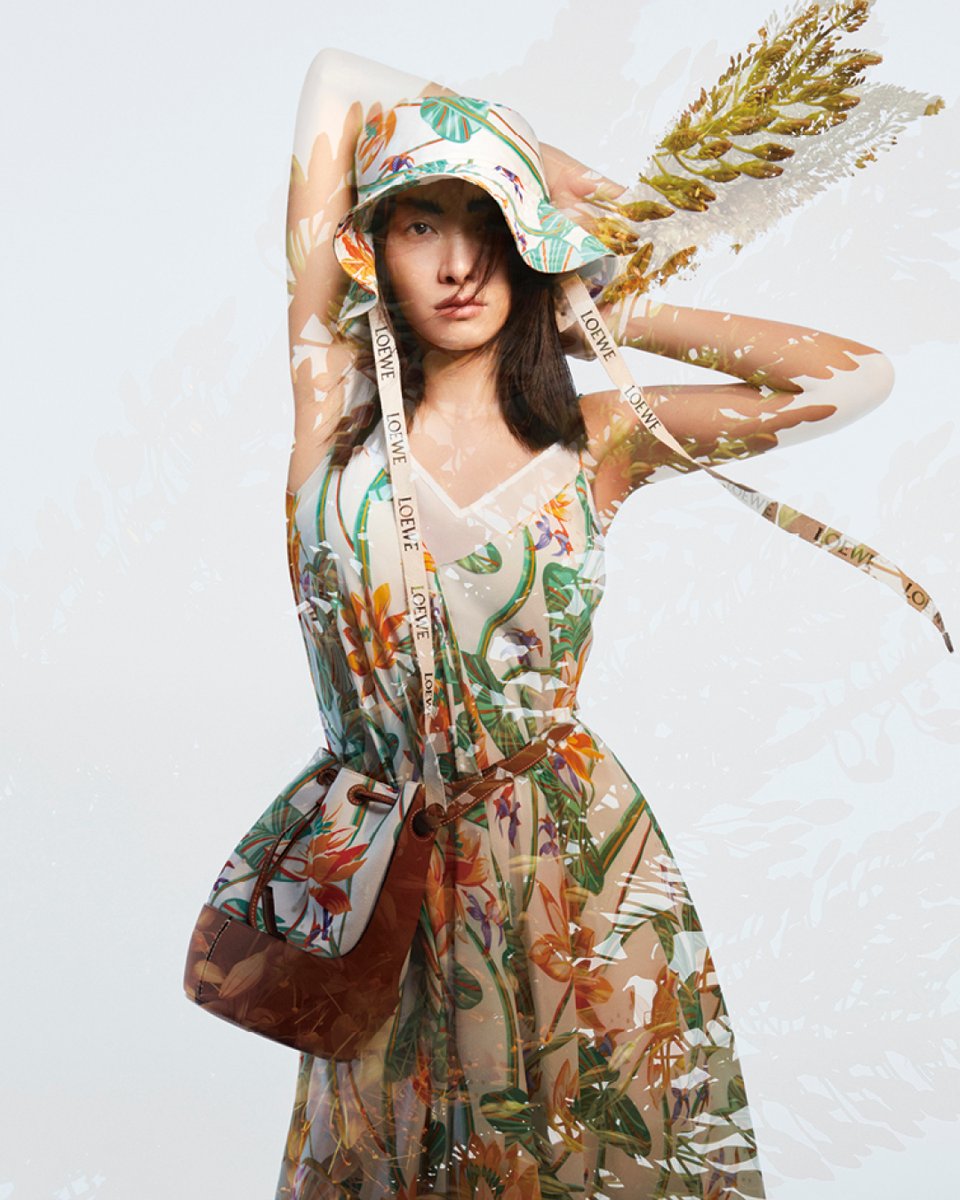 LoeweOfficial's tweet photo. Victoria Song wears the LOEWE Paula's Ibiza 2020 collection on the cover of OK! China.                             

Photography Oliverjun (WarmStudio）
Editor Kell Xu         
Make-up Liu Yuxin
Hair Zhang Xiao
Styling assistant Coke He

#LOEWE #LOEWEpaulas https://t.co/GkOGe3KTkO