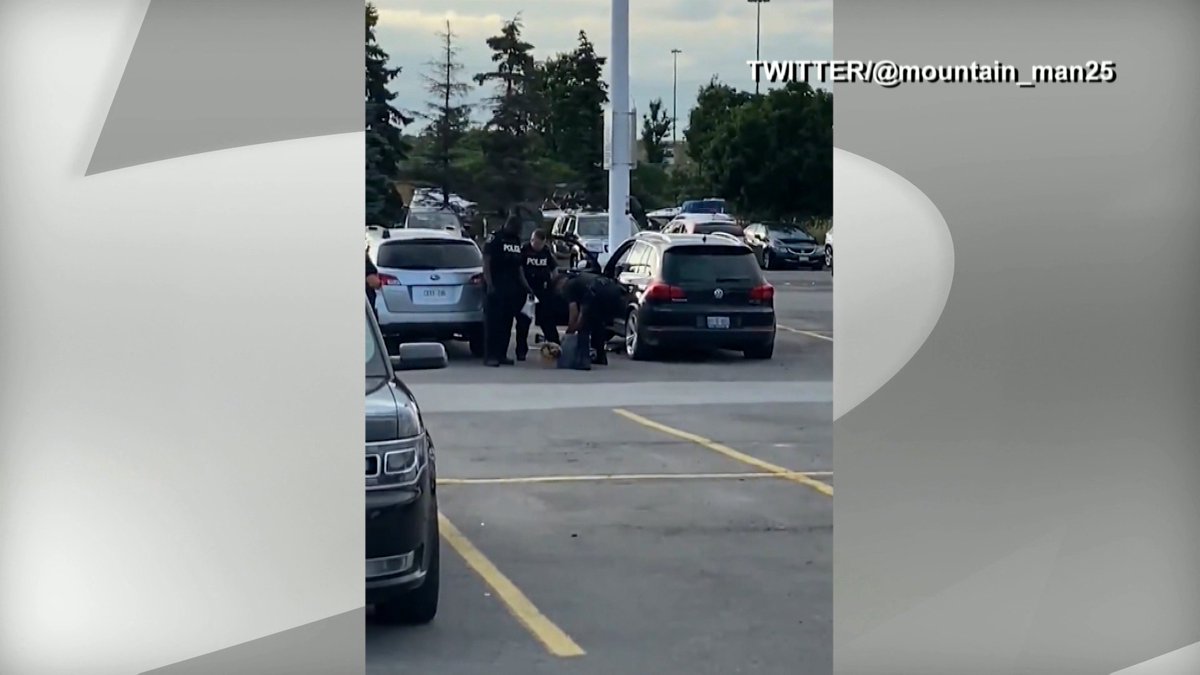 Cp24 On Twitter Man Arrested Outside Vaughan Mills With Crossbow Knife Yrp Https T Co 3ts0x0bysa