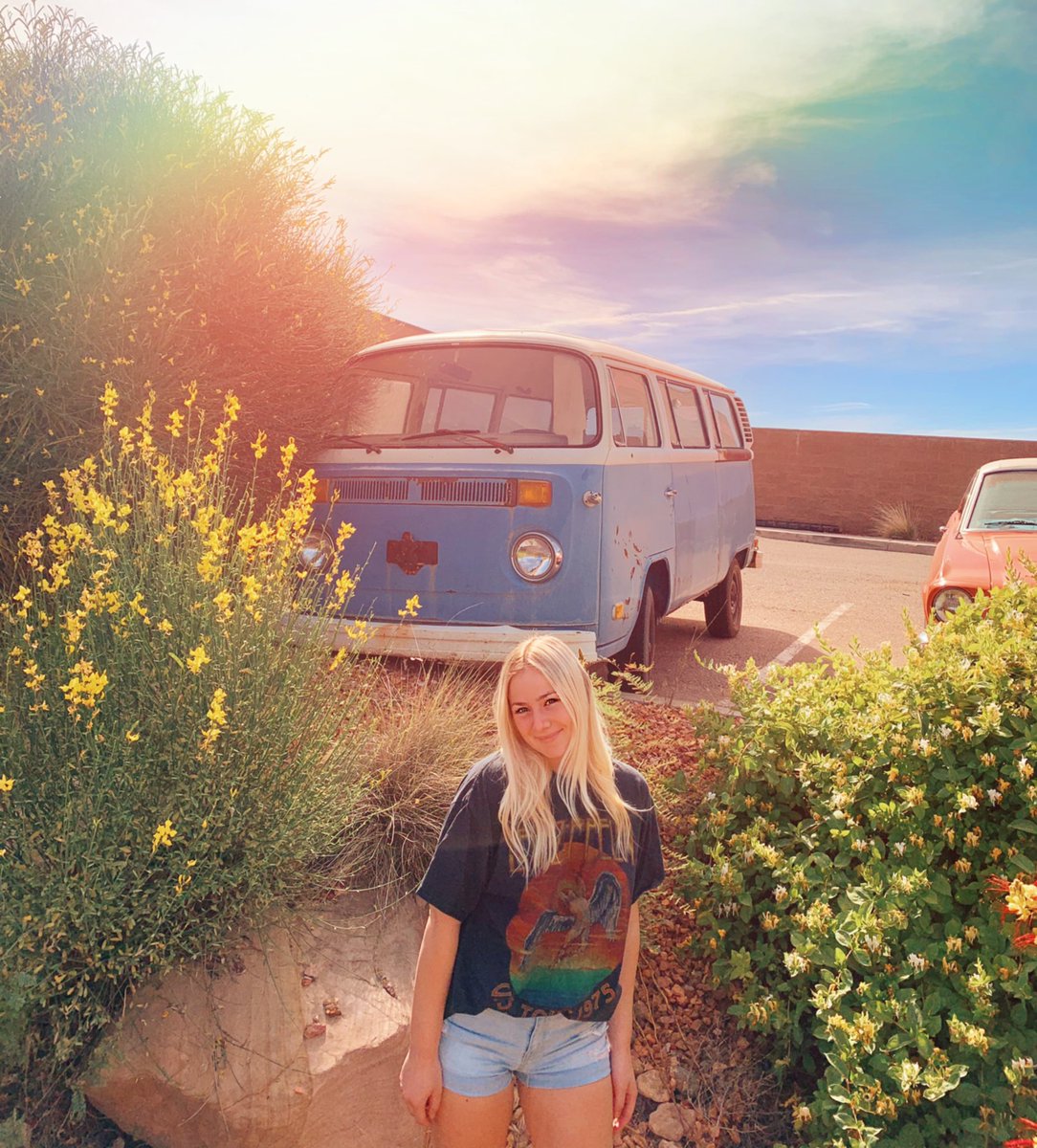 Nielsenemilyh's tweet photo. 🌼🚙 https://t.co/9ChjspuOco