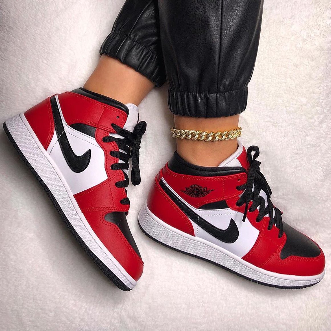 jordan 1 mid chicago toe outfit