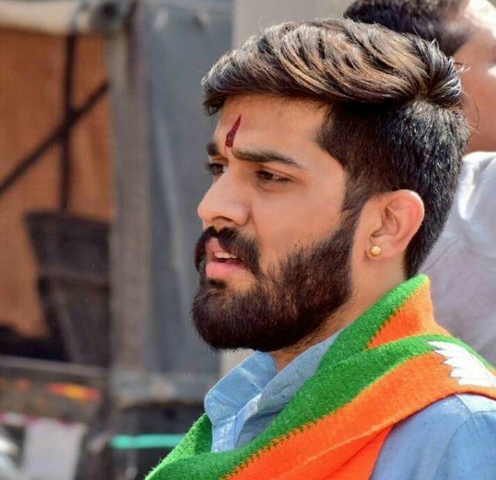 PrashuBJYM's tweet photo. सतना की आन बान और शान भा.ज.पा युवा मोर्चा के ज़िला उपाध्यक्ष बड़े भाई श्री शुभम तिवारी जी को जनमदिन की हार्दिक बधाई एव्म शुभकामनाएं बाबा महादेव का आशीर्वाद सैदव आप पर बना रहे|
@BJYM 
@MPBJYM 
@shubhambjpsatna https://t.co/EbrRmyl87t