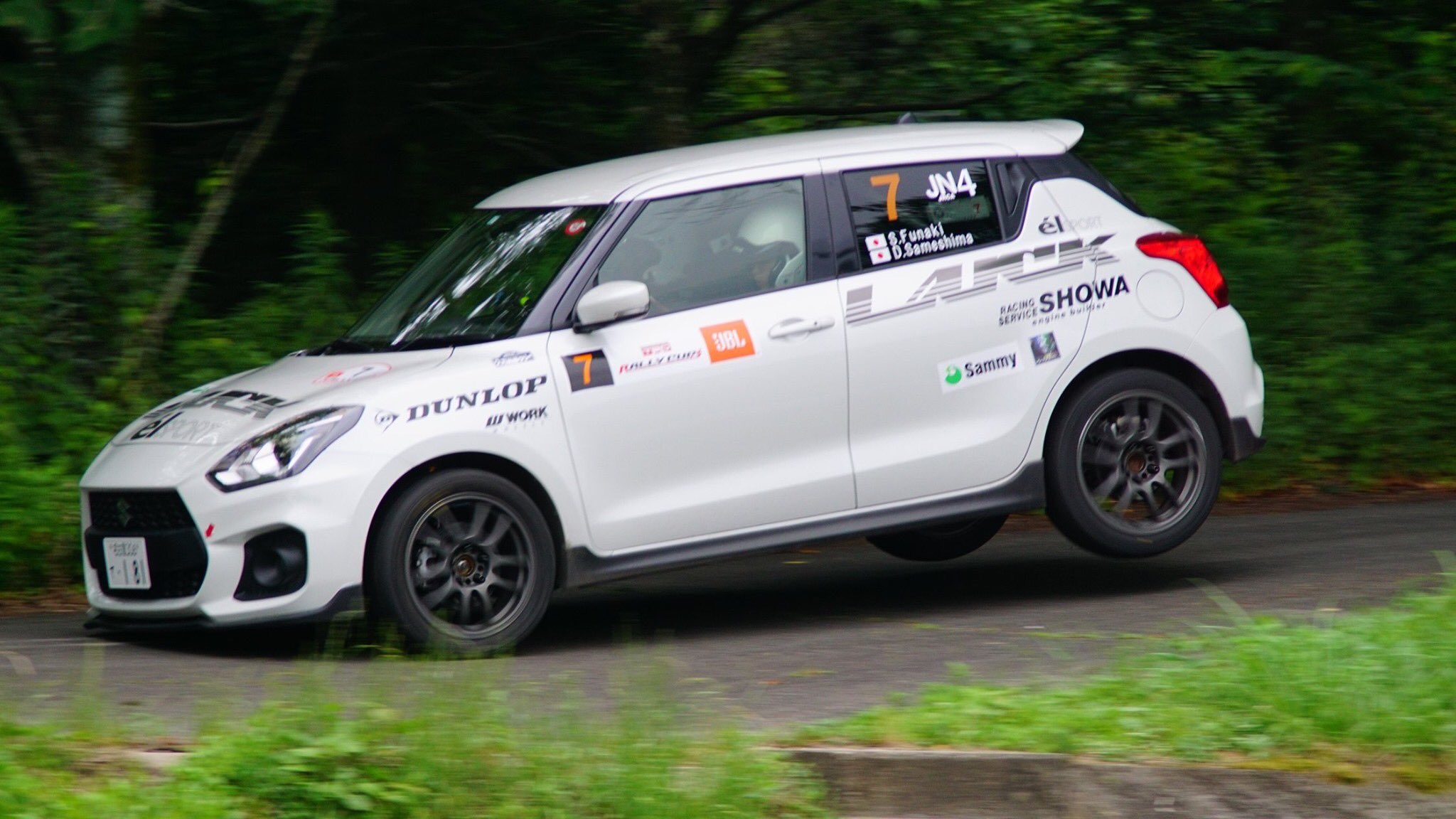 Daig Ro Zc33sスイフトスポーツで全日本ラリー参戦 スイフト乗りと繋がろう夏 ターマックラリー仕様 Rpn規定 ロールバー フルバケで2名乗車 ハンドル 足 ブレーキパッド デフ クラッチ入れただけのほぼノーマル 今年から全日本ラリー本格