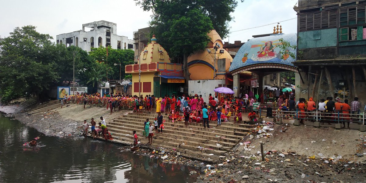 ভাগীরথী খাতে প্রবাহিত গঙ্গা নদীর নিম্ন প্রবাহটি একবিংশ শতাব্দীর শুরুতে যেমন ছিল, তেমনটি আগে ছিল না। ব্যান্ডেলের কাছে ত্রিবেণীতে এটি তিনটি শাখায় ভাগ হয়ে যেত। দক্ষিণ-পশ্চিম দিকে সপ্তগ্রামের পাশ দিয়ে বয়ে যেত সরস্বতী নদী। দক্ষিণ-পূর্ব দিকে বয়ে যেত যমুনা নদী মাঝখান দিয়ে বইত