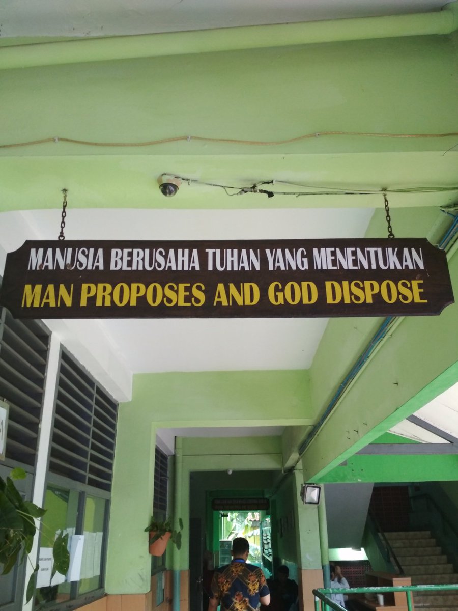 Semoga yang nulis bukan guru bahasa inggris_006
😂😂😂
#papan 
#tulisan 
#sekolah 
#sma 
#keminggris