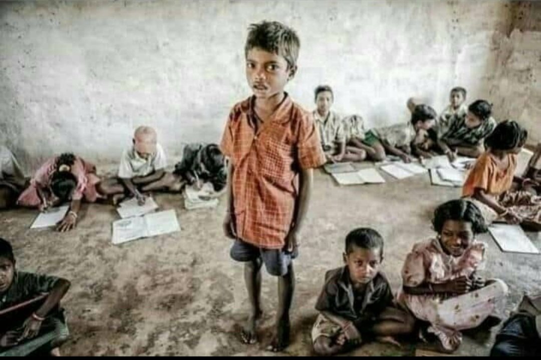 TheUpenYadav's tweet photo. ये ऑनलाइन कैसे पढ़ेंगे ? 
 इसका नेताओं के पास है क्या जवाब https://t.co/YNx7MZMEfp