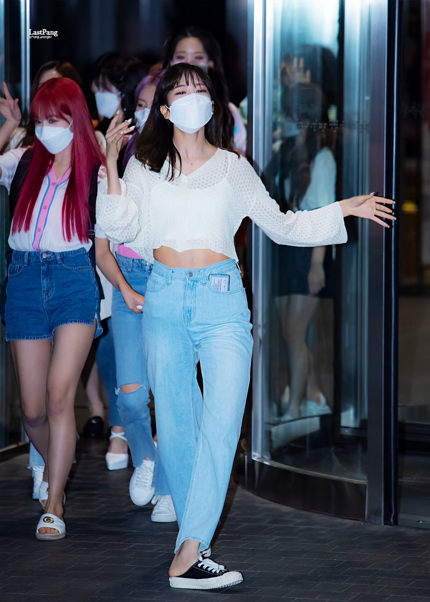 thread of yujin being really good at standing and walking
