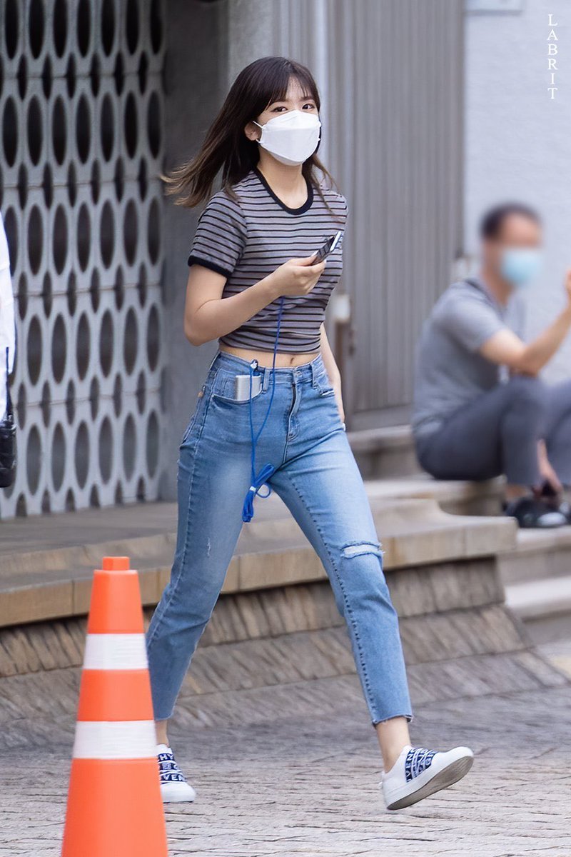 thread of yujin being really good at standing and walking