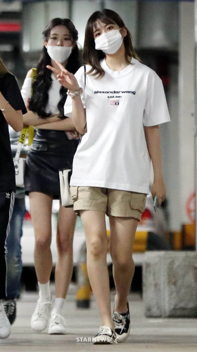 thread of yujin being really good at standing and walking