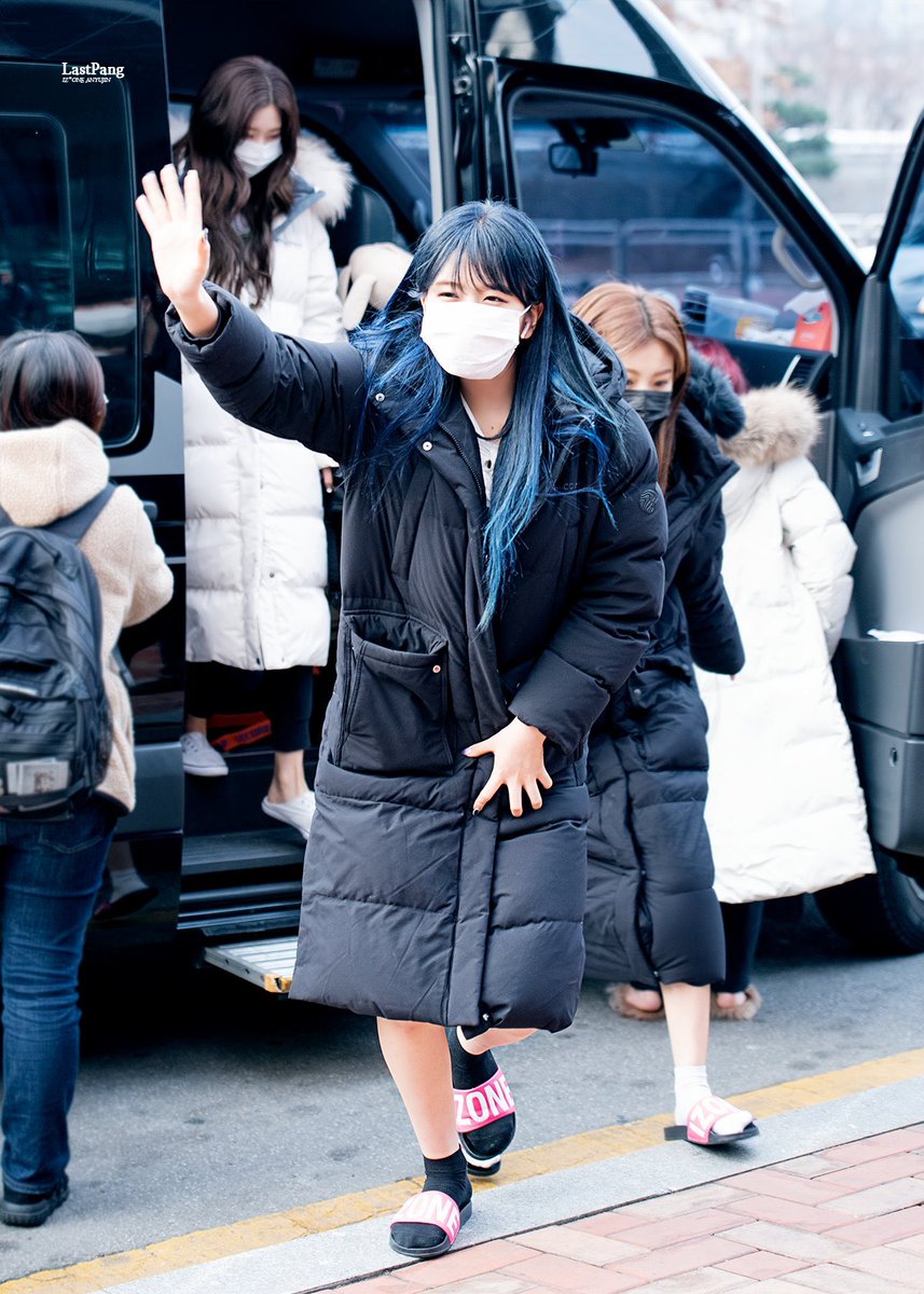 thread of yujin being really good at standing and walking