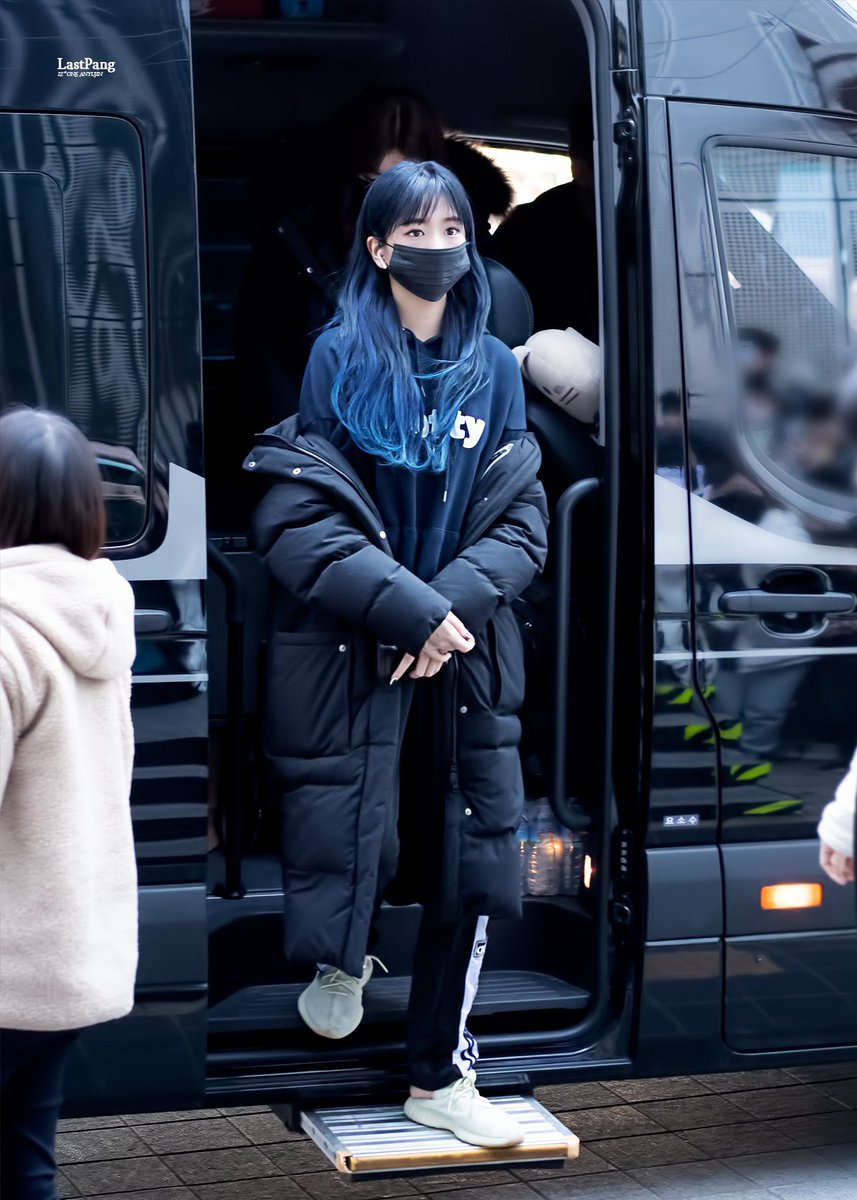 thread of yujin being really good at standing and walking