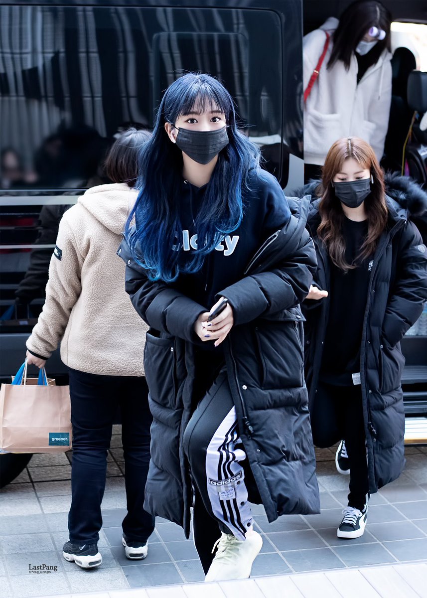 thread of yujin being really good at standing and walking