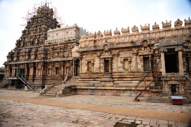 What is common between Vittala temple of Hampi & Nellaiappar temple of Tirunelveli? What is common between Airawateeswarar temple of Dharasuram & Mayan Kukulcan temple,Chichen Itza? Pic 1: Vittala temple pillars Pic2: Airawateeswarar temple Pic 3: Kukulcan temple pic 4: Quetzal