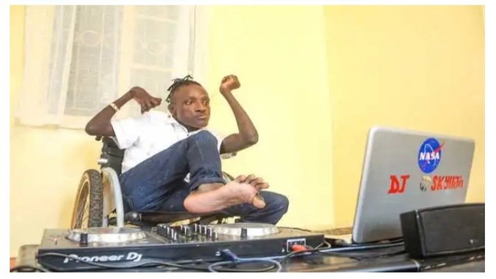 BintaliHanifa's tweet photo. Disability is not Inability. Joseph Kamau,known as DJ Skylla suffers from Celebral Palsy but he has striven beyond the disorder to become a DJ. With dedication anything is possible.
#carolinemutoko #250NotJustANumber #MwashumbeNaShugaboy 
#COVID19 #MileleBreakfast
#Brekko
Ruto https://t.co/2KydmjcKoh