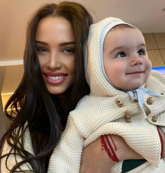 VladTime's tweet image. Решетова все-таки разозлила мать Тимати и «сбежала» к отцу рэпера в Сен-Тропе: vladtime.ru/shou_biznes/74…