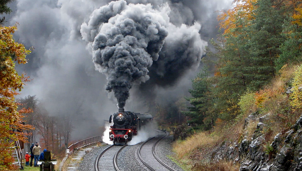 I also watched in awe at the huge water pipes at the top that dumped thousands of gallons of water to the engine. For me, it was a beautiful monster that I just loved.We moved on to Olavakkod, with train belching smoke 15/n