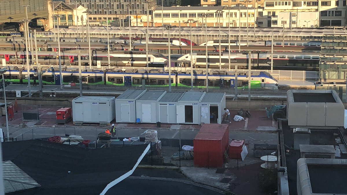 RiverainsG's tweet photo. @StatioNord ? @GroupeSNCF ? Sur les starting blocks ? On attend de « voir »avec impatience l’efficacité de vos barrières anti-bruit ! @ACORDEBARD https://t.co/6ofMUMDJDQ