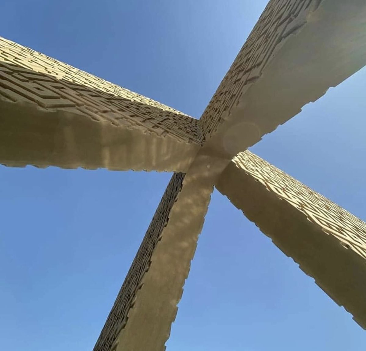 قبر الجندي المجهول او النصب التذكاري للجندي المجهول بضاحية مدينة نصر هو نصب تذكاري شيد على شكل هرم ف...