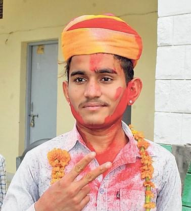 NirmalUtkarsh's tweet image. #हमें_नाज_है
#बाड़मेर के छोटे से गांव में अभावों में पले-बढ़े भाई #प्रकाश ने बारहवीं कला वर्ग में पूरे &apos;राजस्थान में प्रथम स्थान&apos; प्राप्त करने पर #उत्कर्ष_परिवार&apos; की तरफ से बहुत-बहुत #बधाई। उत्कर्ष की तरफ से इस होनहार को #1_लाख_रूपये का नकद पुरस्कार देने की घोषणा करता हूँ।