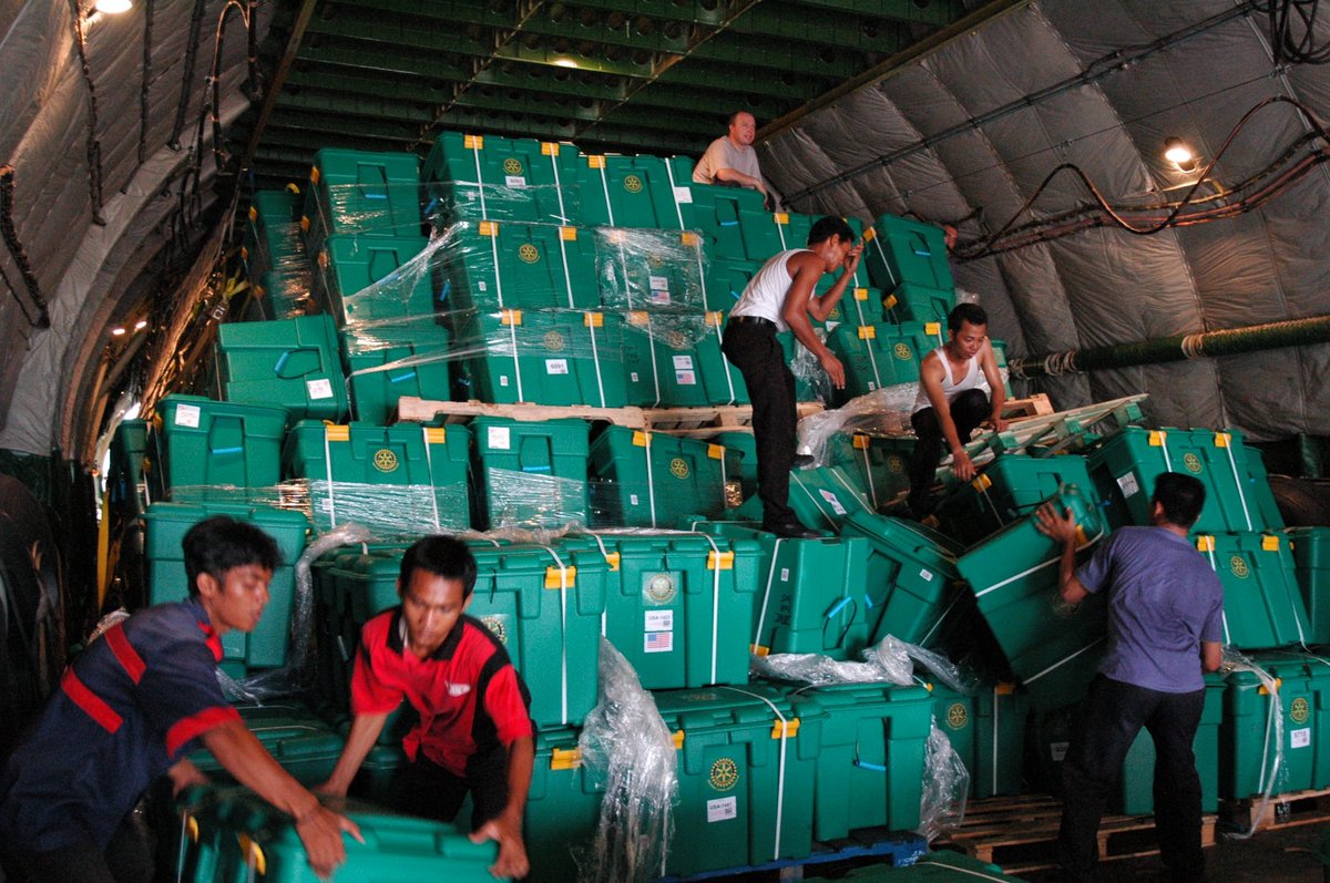 ShelterBox's tweet image. Did you know? Since 2000, we have supported 1.5 million people affected by disaster 🔨 20 years on, we're working to slow the spread of #coronavirus 😷 Take our quiz to learn more about the most memorable responses in our history: bit.ly/3hlkY8x #20YearsShelterBox