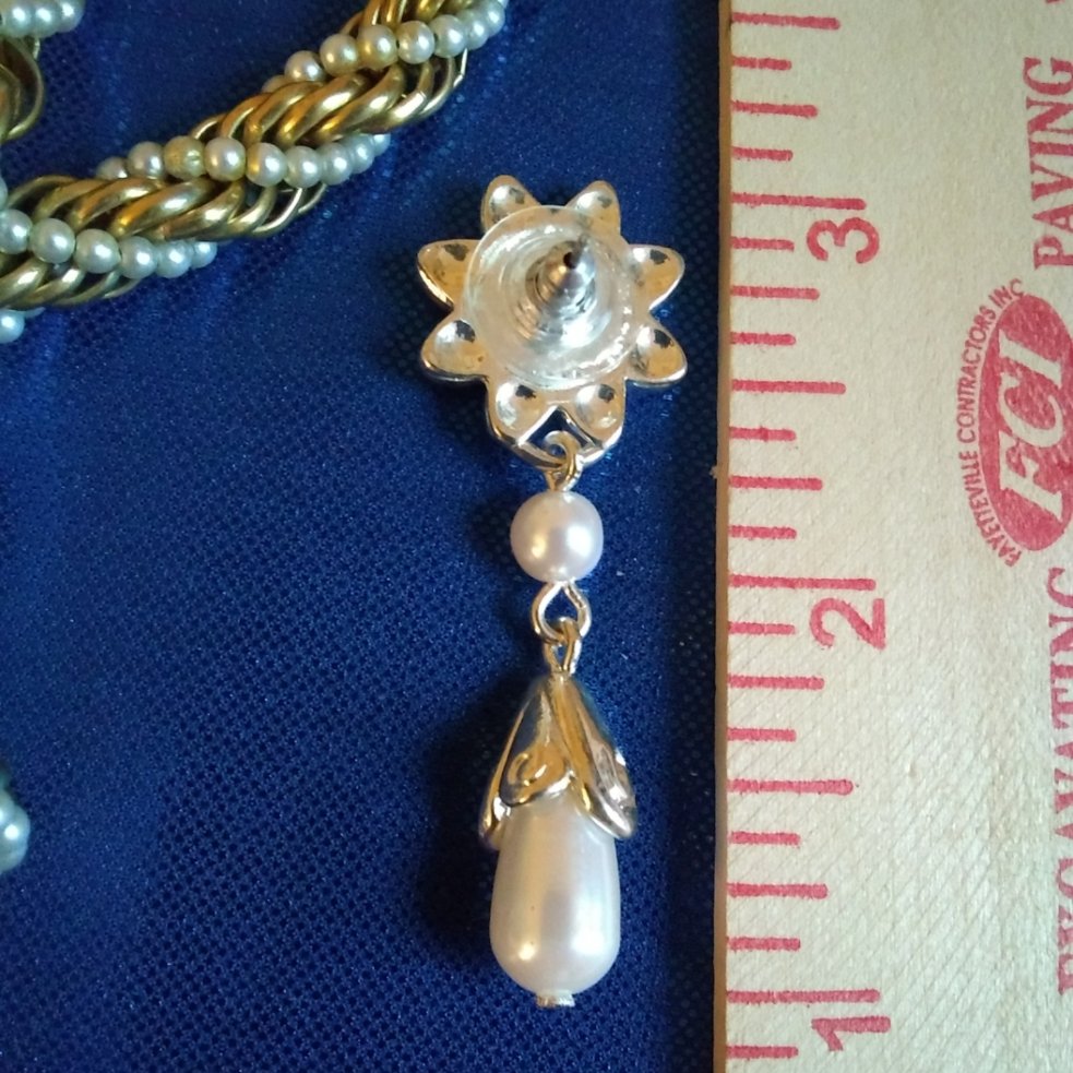 WatchAndWhirl's tweet photo. Check out #ParkLane #Sunflower #SunflowerEarrings #PiercedEarrings Silver and Gold #PearlDrop #DropDangle https://t.co/XJqf8QmA64 via @eBay https://t.co/nXX2qH0LpL