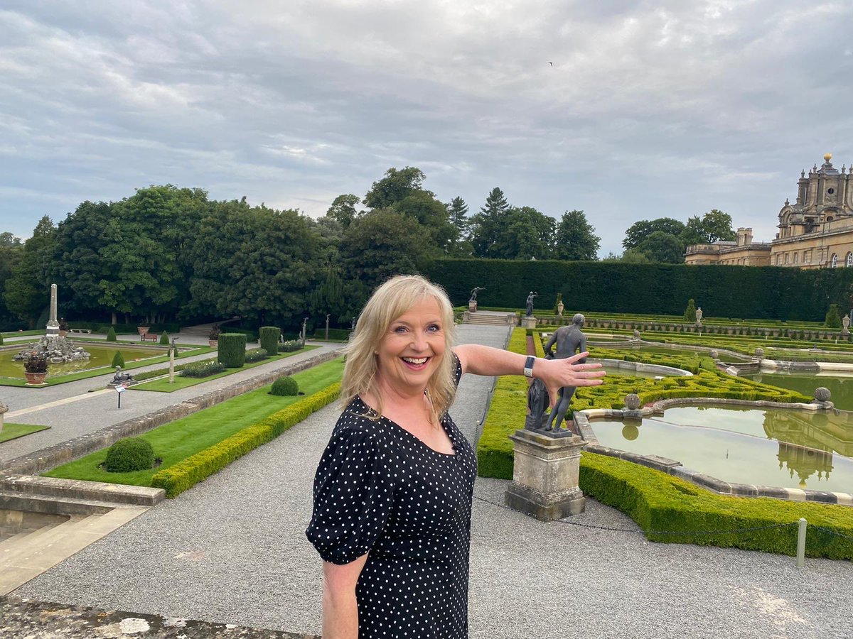 carolkirkwood's tweet photo. It’s a bit early for this view!😉😂😂 @BBCBreakfast @BlenheimPalace xxx https://t.co/Q5P7XT58JN