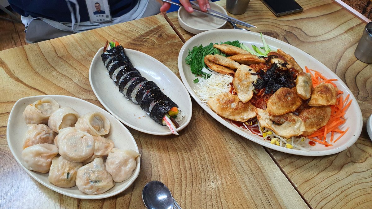 "이모네손만두" 재방문했어요 ~
매콤한 분식이 땡길 때 찾는 곳이에요 !