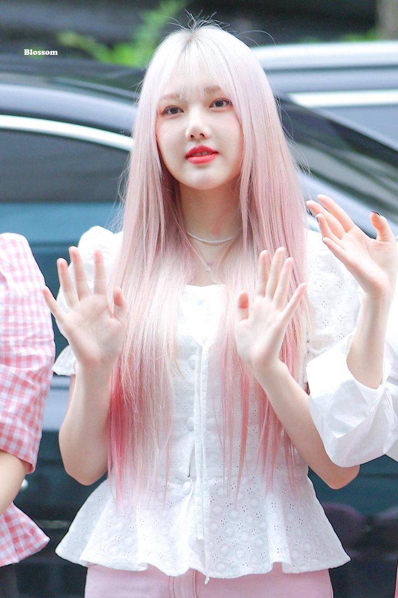 Blossom_819's tweet photo. 200722

예뻐요!!🐥❤️

#GFRIEND #여자친구 #예린 #YERIN https://t.co/Hw79hgUE2c