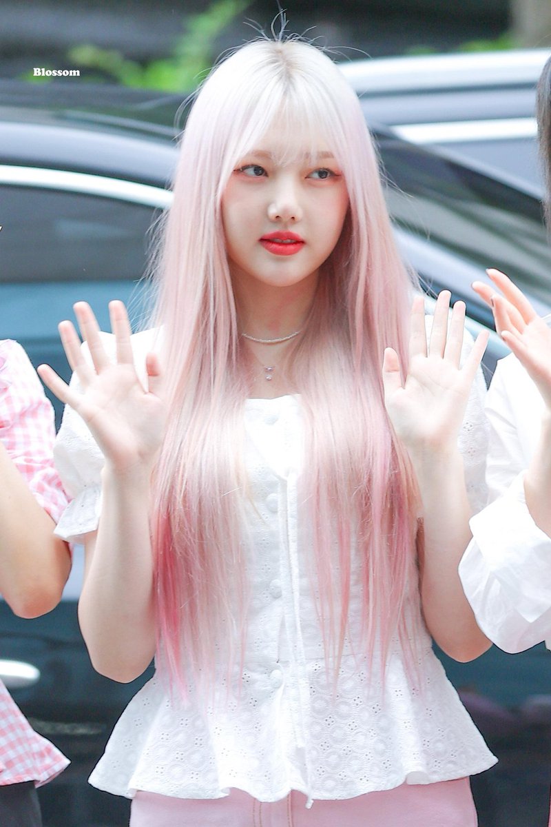 Blossom_819's tweet photo. 200722

예뻐요!!🐥❤️

#GFRIEND #여자친구 #예린 #YERIN https://t.co/Hw79hgUE2c
