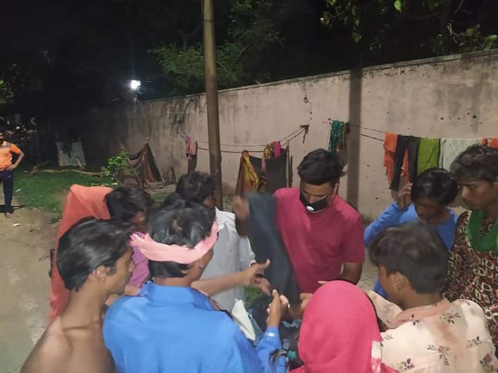 Prajapati905760's tweet photo. आज राजस्थान यूथ क्लब द्वारा जयपुर में प्रदेशाध्यक्ष Gulveer Fouzdar Karili के नेतृत्व में गरीब बच्चों को कपड़े वितरित किए गए इस मौके पर राजस्थान यूथ क्लब के प्रदेश पदाधिकारी एवं कार्यकर्ता मौजूद रहे
#joinryc #TeamRYC
@P_S_Bharatpur @madhusudanpraja @ArjunprajapatRU https://t.co/7OsvKmEYWn