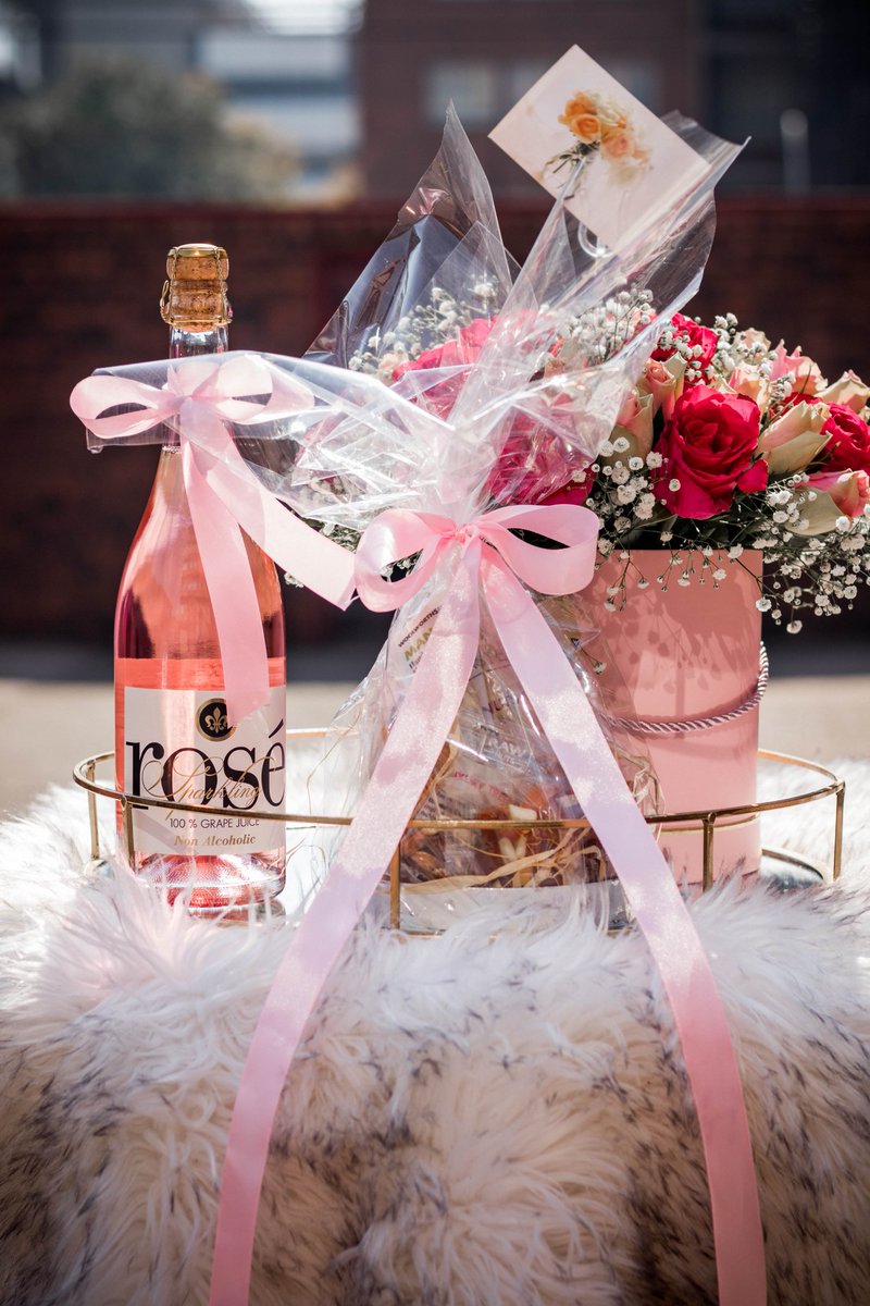BoetMuzzie's tweet photo. Hi there! Please support my sister Vhutshilo from Pretoria, Arcadia. She makes these lovely gifting packages for Birthdays. 🤗

Please RT ❤ https://t.co/EQKdzZ1aIb