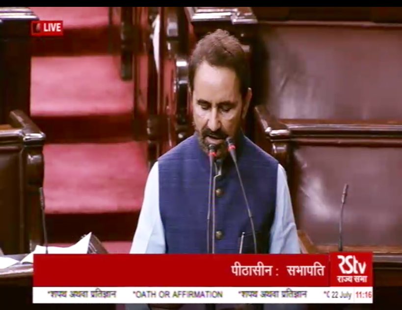 PremChandraMis2's tweet photo. राज्यसभा की सदस्यता की शपथ लेते हुए बिहार कांग्रेस प्रभारी श्री शक्ति सिन्ह गोहिल @shaktisinhgohil जी को ढेर सारी शुभकामनाएं!!
@INCIndia @INCBihar https://t.co/fgSZPbY5sO