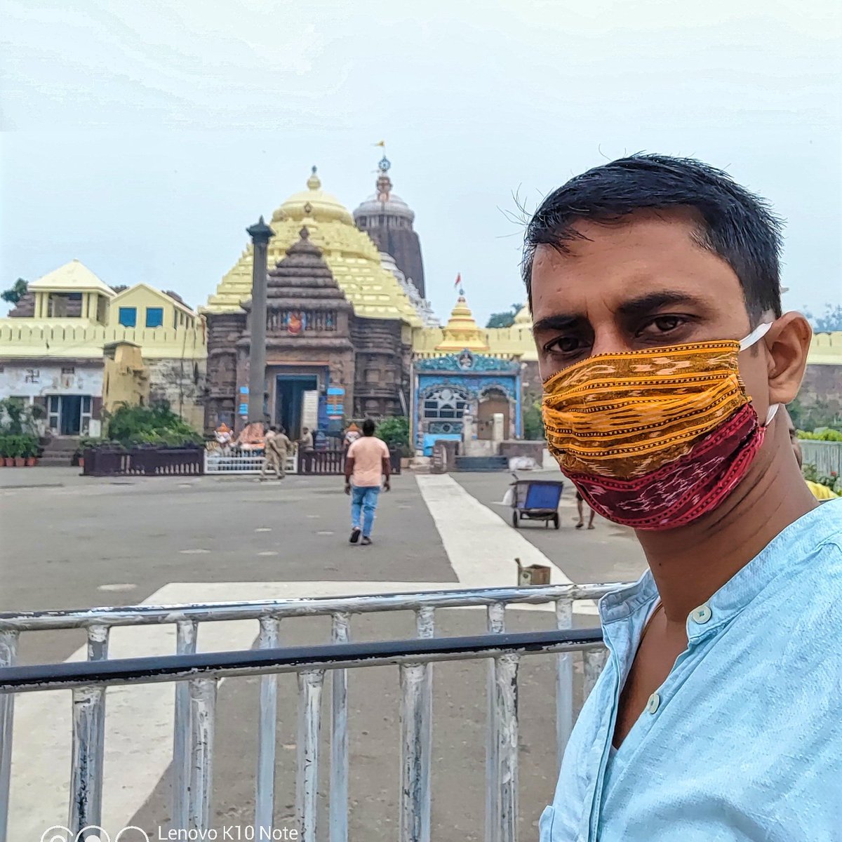 #NewProfilePic with Handwoven Sambalpuri #Mask and giving priority to our cultural values in everything!
#SambalpuriMask #TheNewInnovation 
#covidmask