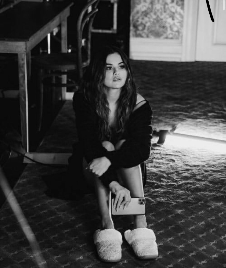 bishilyyy's tweet photo. HAPPIEST BIRTHDAY QUEEN❤👑
To the strongest women I have ever seen ,you are a ray of sunshine❤
MY ROLE MODEL WHO INSPIRES ME TO LOVE MYSELF ❤
I love you with all my heart, you deserve the entire universe bby❤
#ProudSelenator for life❤
#HappyBirthdaySelenaGomez https://t.co/Q3XQ6dlQjC