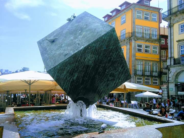jvazmendes's tweet photo. O CUBO
#joserodrigues #praçadaribeira #porto https://t.co/bVapX2v8Bl