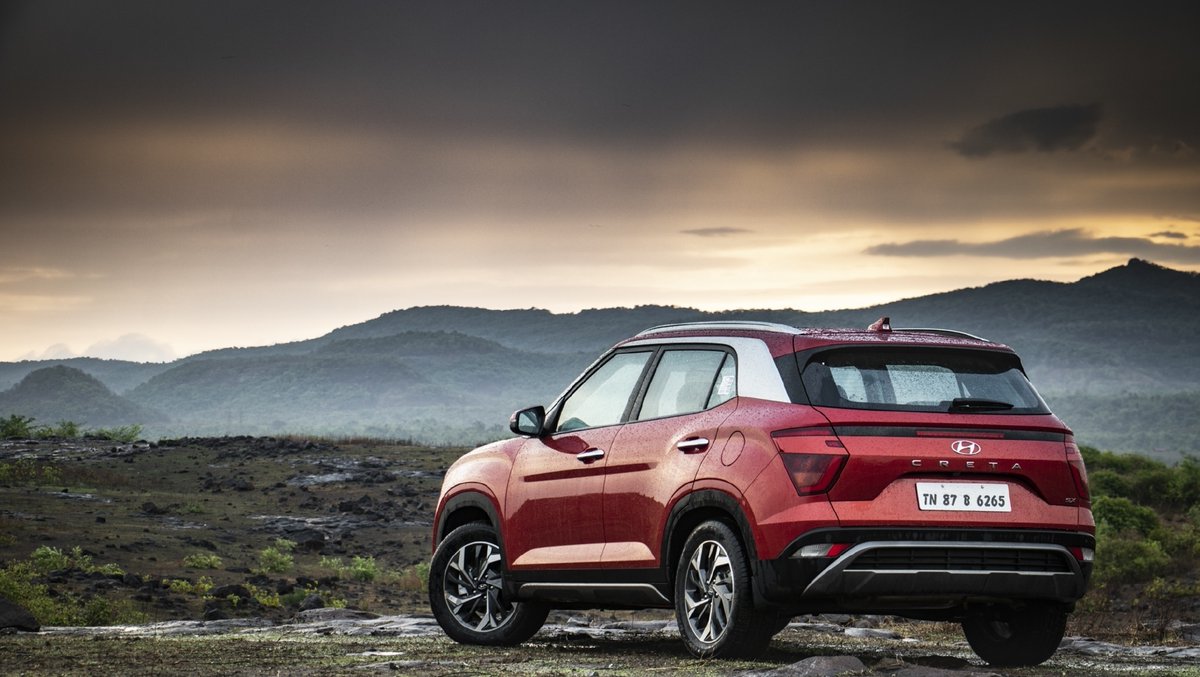 CarWale's tweet photo. The new-gen Hyundai Creta aims to surpass its predecessor in more ways than one. We have driven it, so here are five things that we really liked about the new Creta and two things that we didn’t - https://t.co/8mb1zQUWbu
#CWReview #Hyundai #HyundaiCreta #Creta https://t.co/Ei16xoYJ5m
