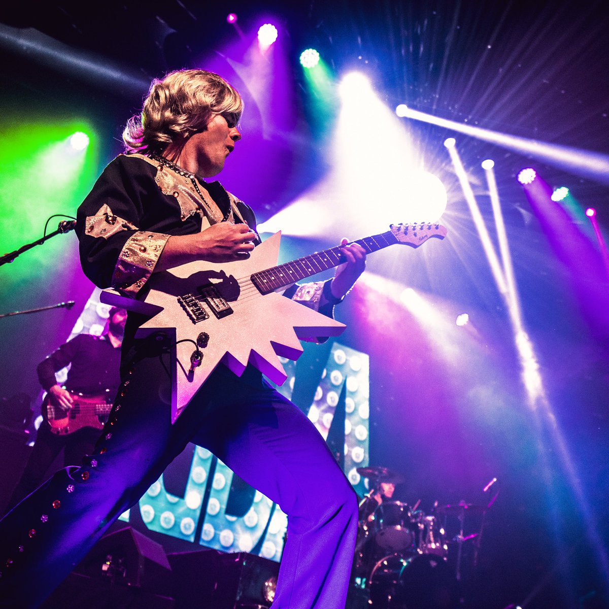 dancingqueenaus's tweet photo. @thezacattack1985 was Björn to play this part in @thedancingqueenshow 🔥🎸🎤🤩 #dancingqueenshow #abba #tribute https://t.co/1rRVj9b1Ns