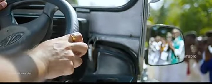 Even now with that much craze the cameraman focus on the right hand of the man and focus from the jeep view 