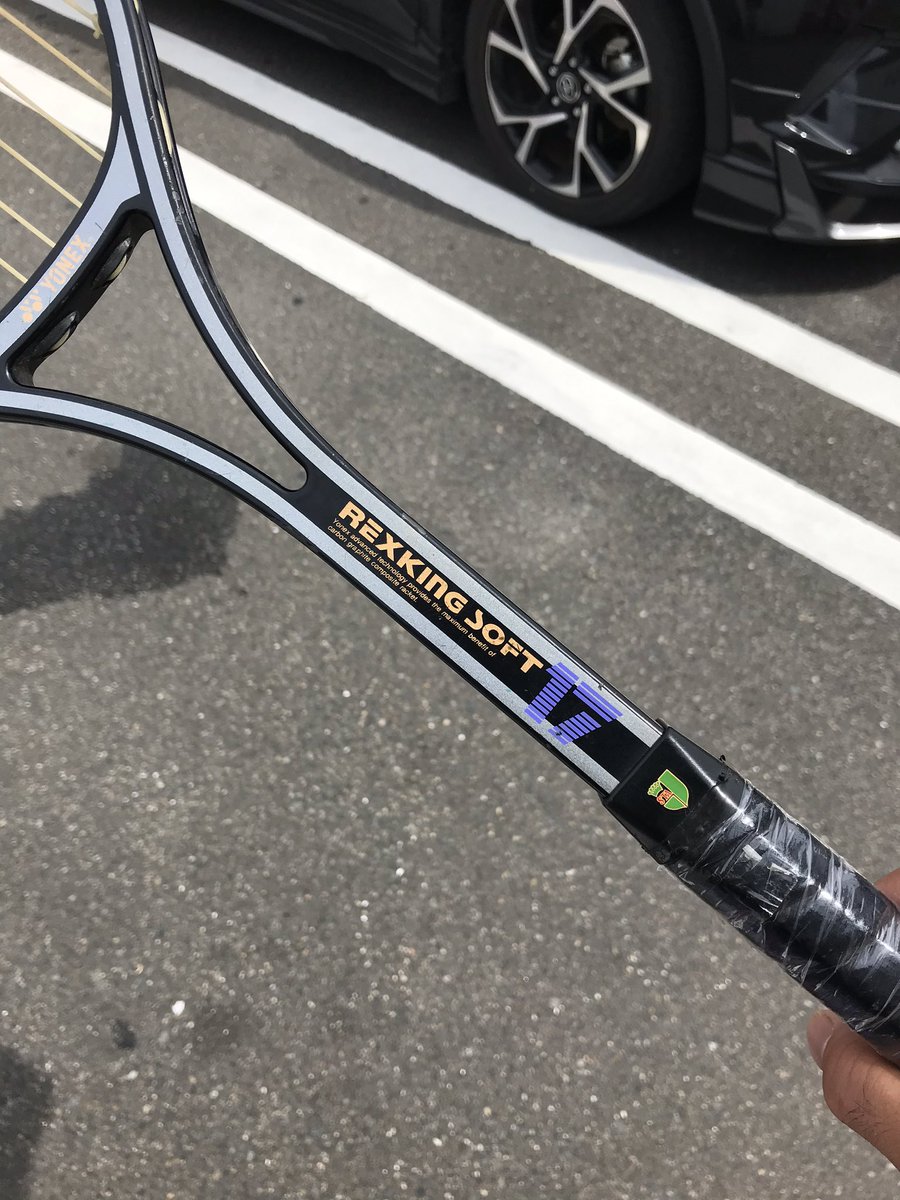 yuya7man's tweet photo. ついつい買ってしまう米山ラケット(^^)
今日は REXKING SOFT17を¥500でゲット!
世代じゃないけどなんか欲しくなってしまう…
このラケットが現役の時、どんなプレイとドラマがあったんだろう😎
#YONEX #ソフトテニス #REXKING #米山製作所 https://t.co/PP2vYlJuhf