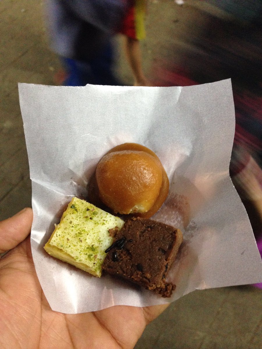 As discussed yesterday! Sandesh/Sondesh Day! 😋❤️ @GirishNakur My Fav Sandesh place in #Kolkata #WestBengal #BengaliSweets #sweettooth #foodie @sftmumbai @Sangeet08824130 @anilbhatortho @kkalpu @IAnnapurnna @__Hegde @tweets_tinku @nanditathhakur