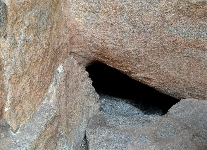 As chance would have it, the guard Kahale Hanuma who was on duty near the hole had gone home to have his lunch. During this time, his wife Obavva was on guard. She spotted an enemy solider trying to enter the fort through the crevice.