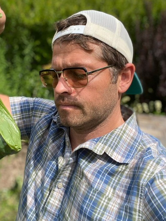 Misha Collins in different sunglasses, a thread cuz he spends a lot on them~