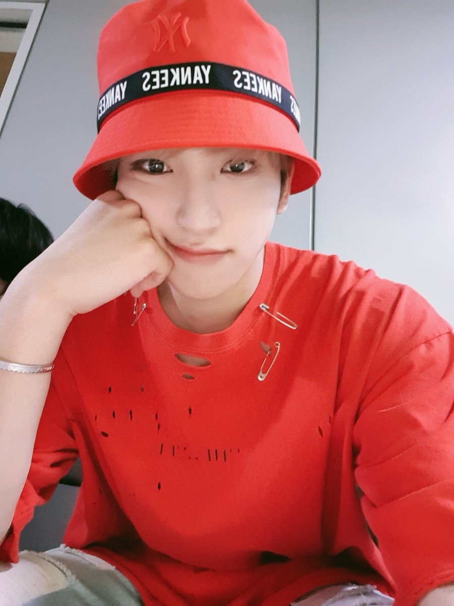 WE_THE_BOYZ's tweet photo. [상연] 오늘은 오랜만에 Red yeon ❤
더비 밥 잘 챙겨 먹어 :) https://t.co/awQh3vn9Qx