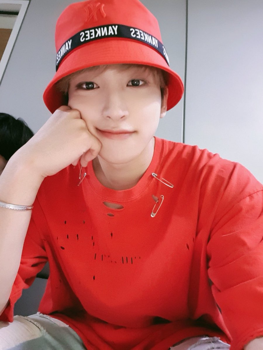 WE_THE_BOYZ's tweet photo. [상연] 오늘은 오랜만에 Red yeon ❤
더비 밥 잘 챙겨 먹어 :) https://t.co/awQh3vn9Qx