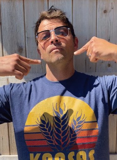 Misha Collins in different sunglasses, a thread cuz he spends a lot on them~