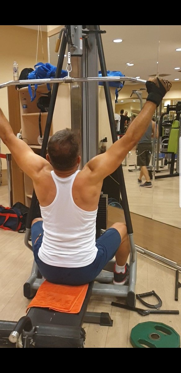 Korkunun sofrasında,
yılgınlık yiyenlerden olmamak mı adamlık. O zaman adamsın